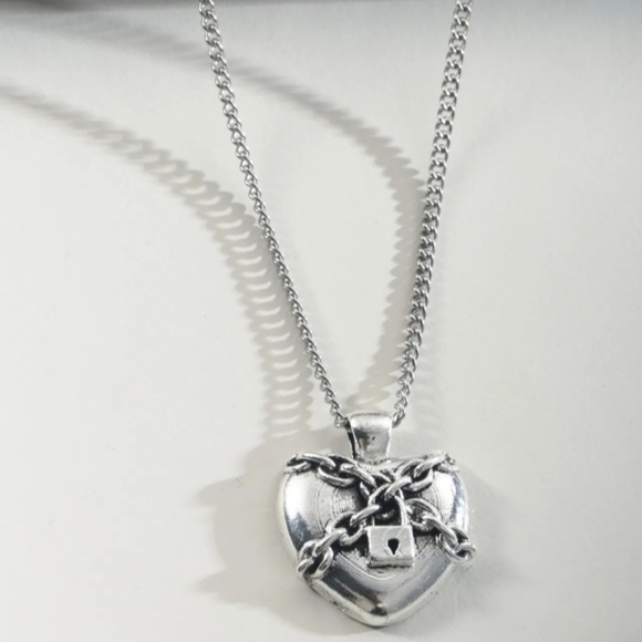 Heart Lock Necklace - Picture 5 of 7